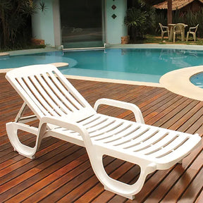 Kit 2 Espreguiçadeiras Dobravel Pitangui Plástico Cor Branca Cor Branco
